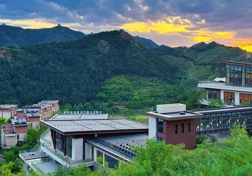 Jinshanling Four Seasons Mountain Danqiu Hotel